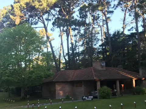 Casa en venta - 3 Dormitorios 2 Baños - 140Mts2 - Valeria del Mar