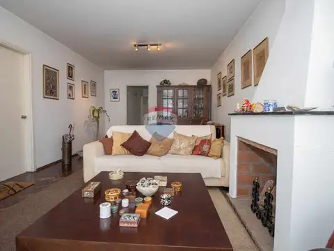 Casa 7 ambientes con 2 baños