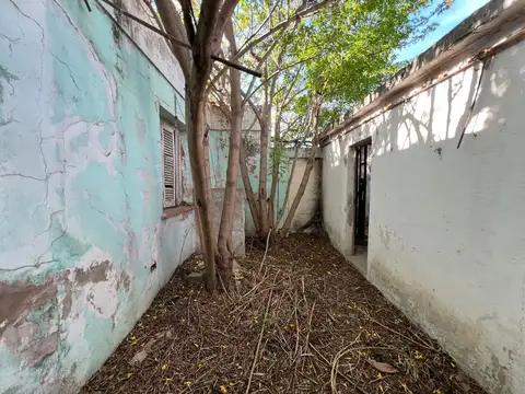 VENTA CASA A REFACCIONAR ZONA RUTA 20