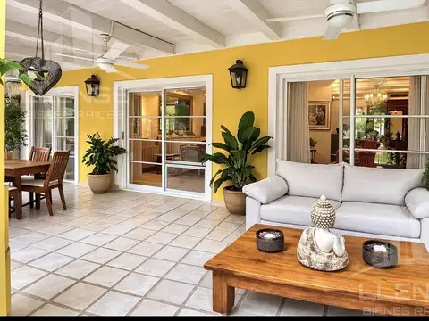 Casa 5 ambientes con 4 baños