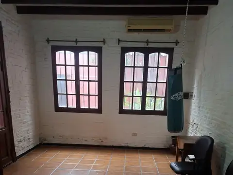 En venta casa a refaccionar Plaza 1900