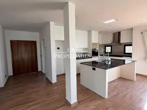 Casa 5 ambientes con 4 baños