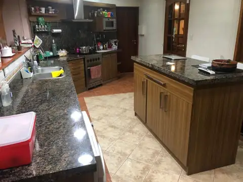Casa 4 ambientes con 3 baños