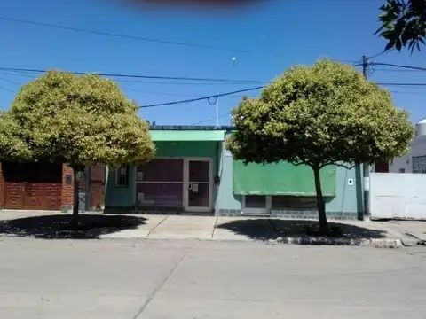 Casa con 2 locales comerciales