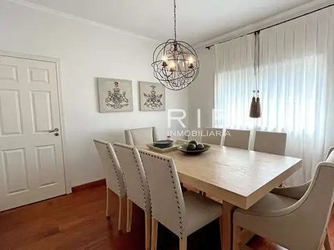 Casa 5 ambientes con 4 baños