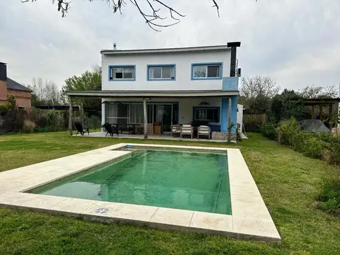 Casa en venta en La Emilia, Pilar. Piscina y 3 dormitorios.
