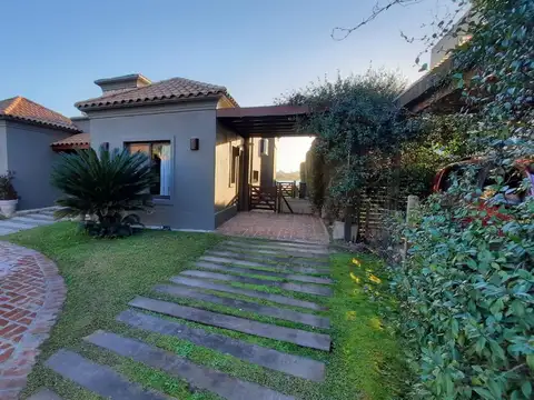 Alquiler ANUAL casa B° SANTA TERESA 5 amb a la laguna - 100