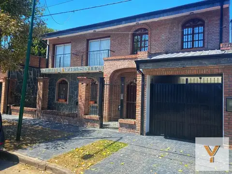Casa en venta - 4 Dormitorios 6 Baños - Cochera - 500Mts2 - Grand Bourg, Salta