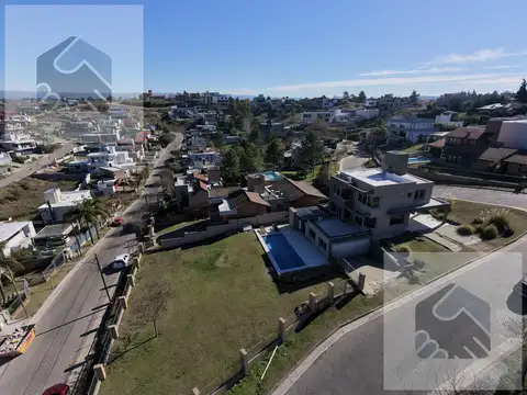 Casa en venta en Barrio Becciu con 3 dormitorios y pileta / PHO8452239 / 