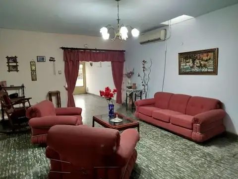 VENTA CASA 2 DOR, AMPLIA CON  FONDO Y TERRAZA