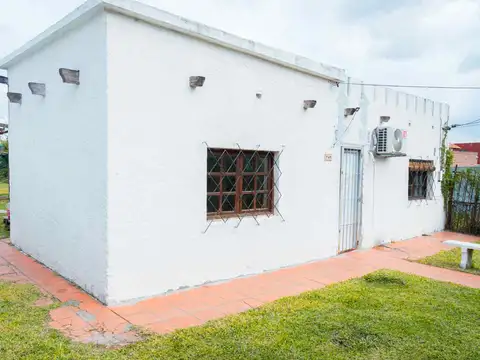Alquiler casa tres dormitorios y garaje en Pando