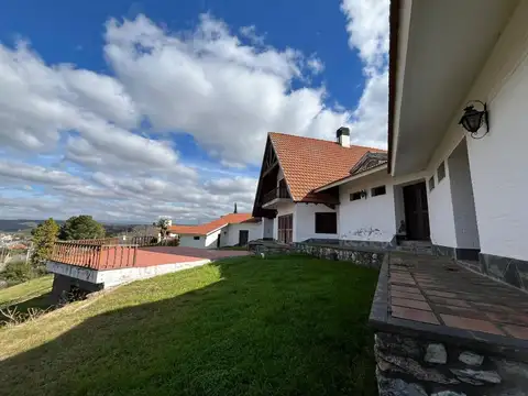 Casa en Venta con 2 cocheras