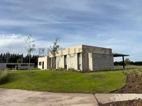 Casa en Venta en Countries y Barrios Cerrados en Tristan Suarez, USD 27.000