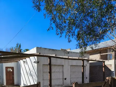 Casa en Villa Elvira Terreno 470m2 parquizado.