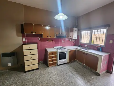 TIPO CASA 2 AMBIENTES CON PATIO - PARRILLA - SIN EXPENSAS -