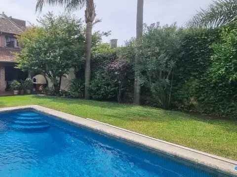 Casa 6 ambientes con 4 baños