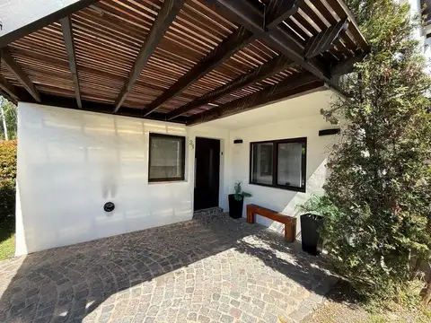 Casa 4 ambientes con 4 baños