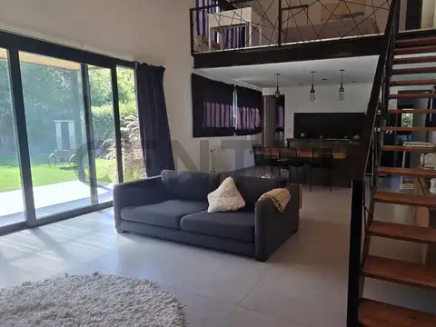 Casa en Venta con 1 cochera
