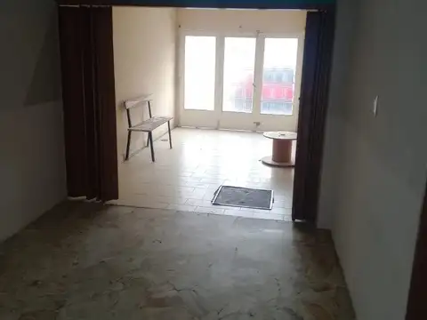 Depto Tipo Casa 6 ambientes con 2 baños
