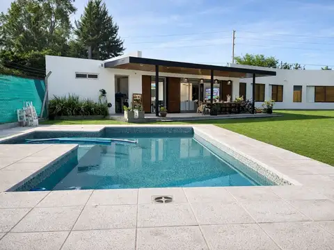 CASA EN VENTA EN City Bell