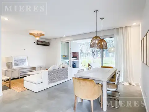 Casa en venta tipo dúplex de tres dormitorios en Pilará