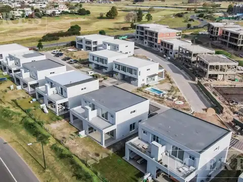 Casa en venta tipo dúplex de tres dormitorios en Pilará, Los Cipreses 2