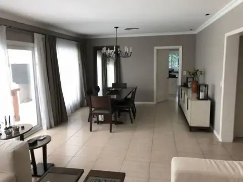 Casa 5 ambientes con 3 baños