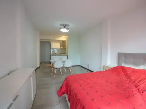 Moderno monoambiente con balcon hacia la calle