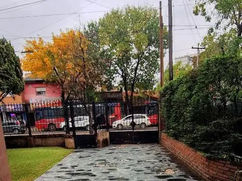 Casa en Venta con 3 cocheras