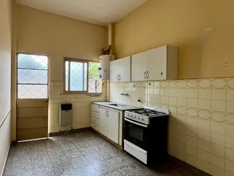 CASA EN P.H. DE DOS AMBIENTES CON COCHERA - EL PALOMAR