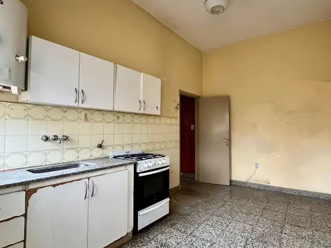 CASA EN P.H. DE DOS AMBIENTES CON COCHERA - EL PALOMAR