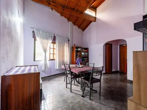 Casa 5 ambientes con 3 baños