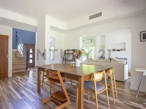 VENTA CASA EN SAN ISIDRO LABRADOR DE 5 AMBIENTES - APTO CRÉDITO