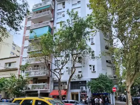 MONOAMBIENTE AL FRENTE LUMINOSO