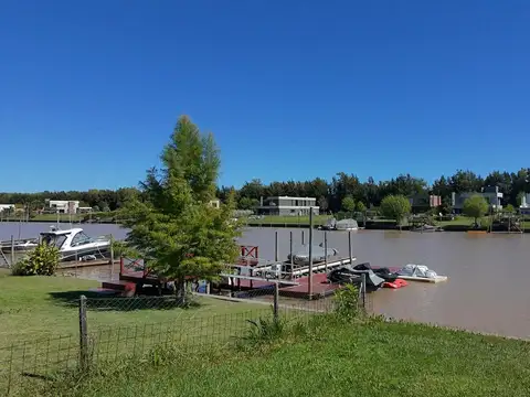 Terreno al rio con amarra en barrio San Juan, venta