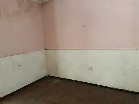 DPTO A REFACCIONAR A UNA CUADRA DE ARISTÓBULO