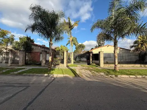 Casa de 5 ambientes en venta en Luis Guillon