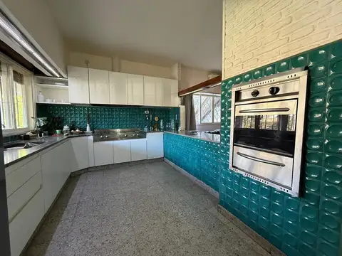 Casa en Venta en Luis Guillon, USD 240.000