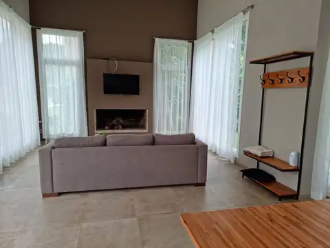 Casa 3 ambientes con 4 baños