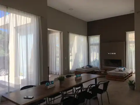 Casa en Alquiler - Zona Álamos / 8239