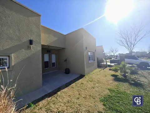 Casa en Venta con 4 cocheras