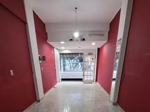 LOCAL 61 M2 A METROS PEATONAL BELGRANO SIN EXP, C/ ENTREPISO