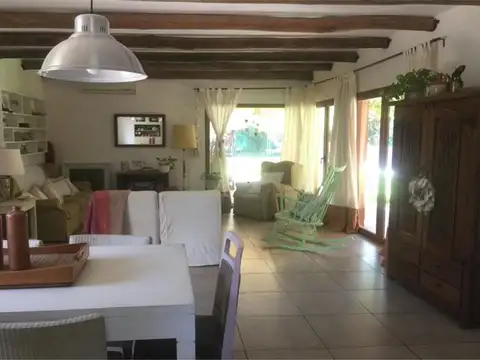 Casa 5 ambientes con 2 baños