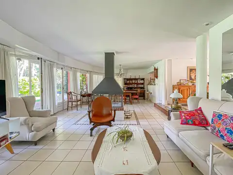 Casa en Venta con 1 cochera