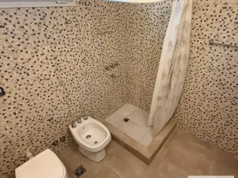 Casa en Venta - 4 Dormitorios 2 Baños - 600mts - Mar Azul