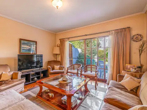 HERMOSO DUPLEX DE 5 AMBIENTES - JARDIN - PLAYROOM - 3 COCHERAS - PARRILLA - COGHLAN