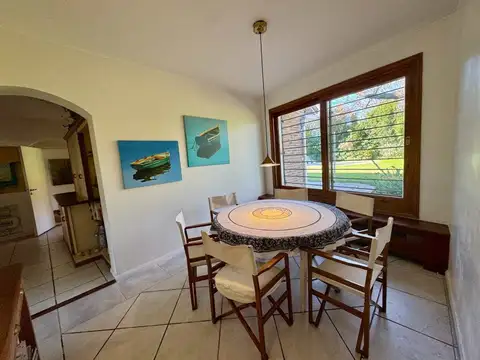 Casa en Alquiler con 2 cocheras