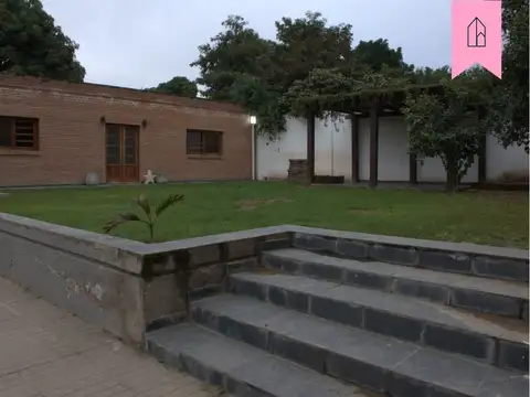 Casa en Venta con 2 cocheras