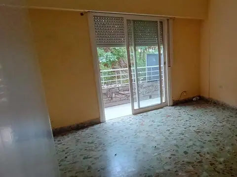 Rebizo 5600, Piso 1