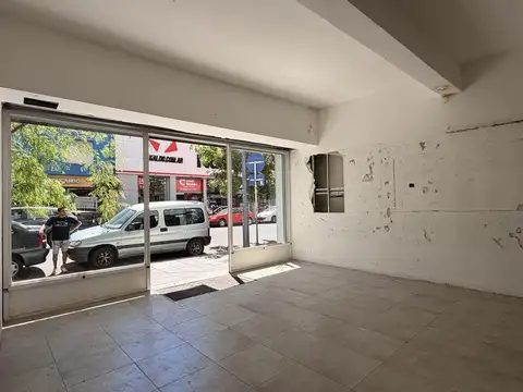 Local Comercial Premium sobre Rivadavia, 192 m² + Sótano